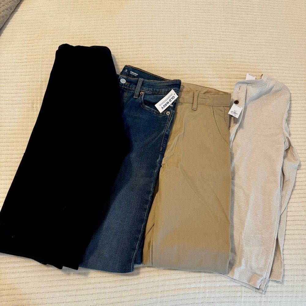 Old Navy Boy’s Lot of 4 Clothing Bundle 2 pants, 1 hoodie, 1 Henley NWT 10/12/14